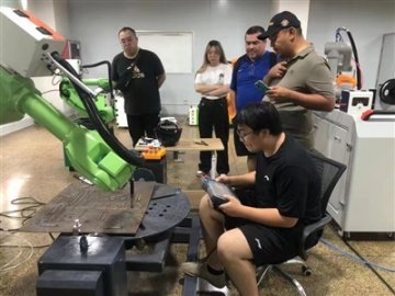 Warmly Welcome Our Important Customers To Visit And Learn About Robot Applications